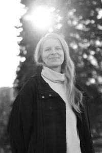 Taiteilija Riikka Gröndahl.